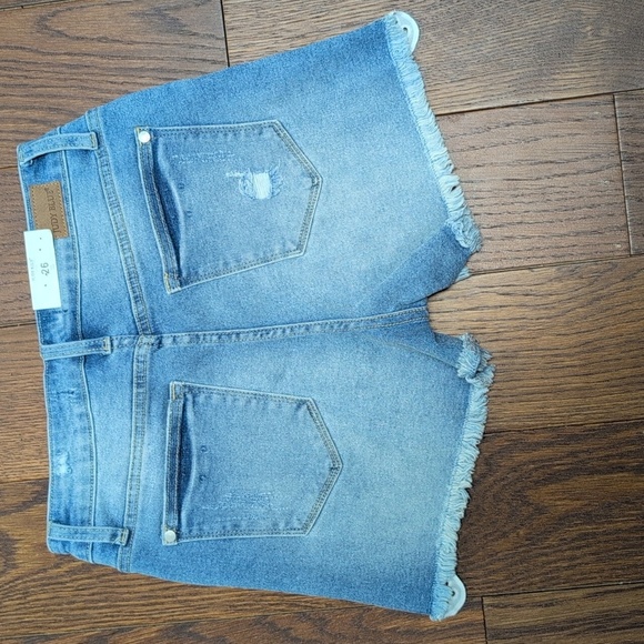 Judy Blue -  Mid Rise Denim Cut Off Shorts With Eyelet Detail - Picture 5 of 6